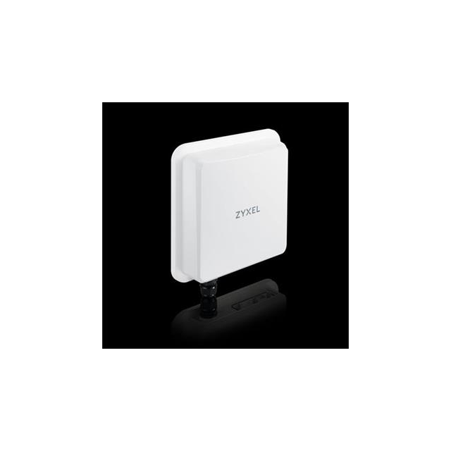 Zyxel NR7102, 5G NR Outdoor Router, 2.5GBs Port, 1 physical SIM Slot,PoE Injector EU Only
